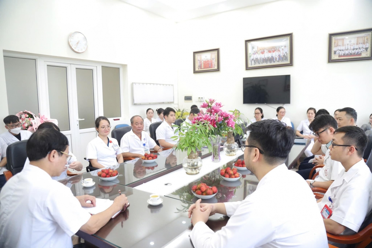 nu bac si bi kinh roi vao nguoi tai quan ca phe da di lam tro lai hinh anh 4