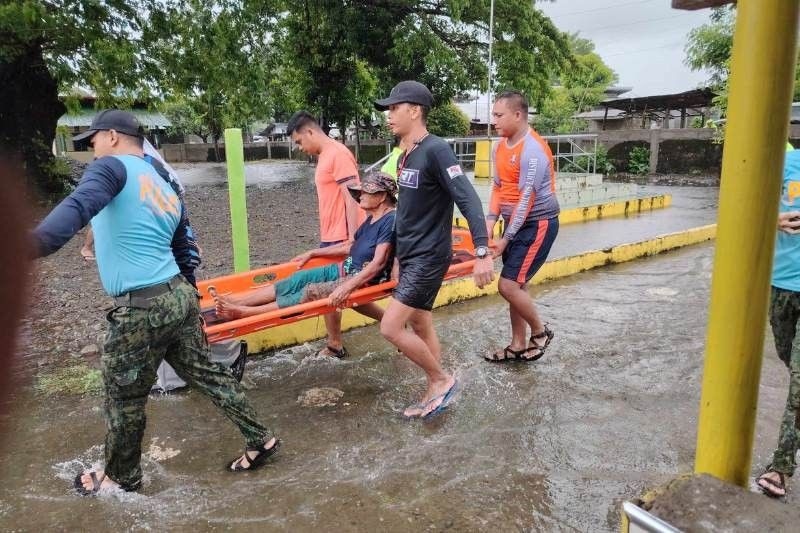 hon 20 nguoi thiet mang do anh huong cua gio mua va bao o philippines hinh anh 1