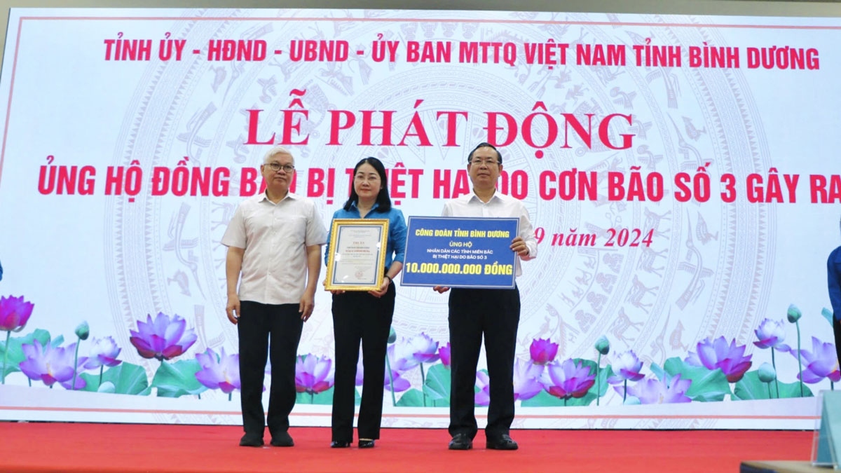 Sau phát động, người dân Bình Dương ủng hộ bà con vùng lũ hơn 44 tỷ đồng