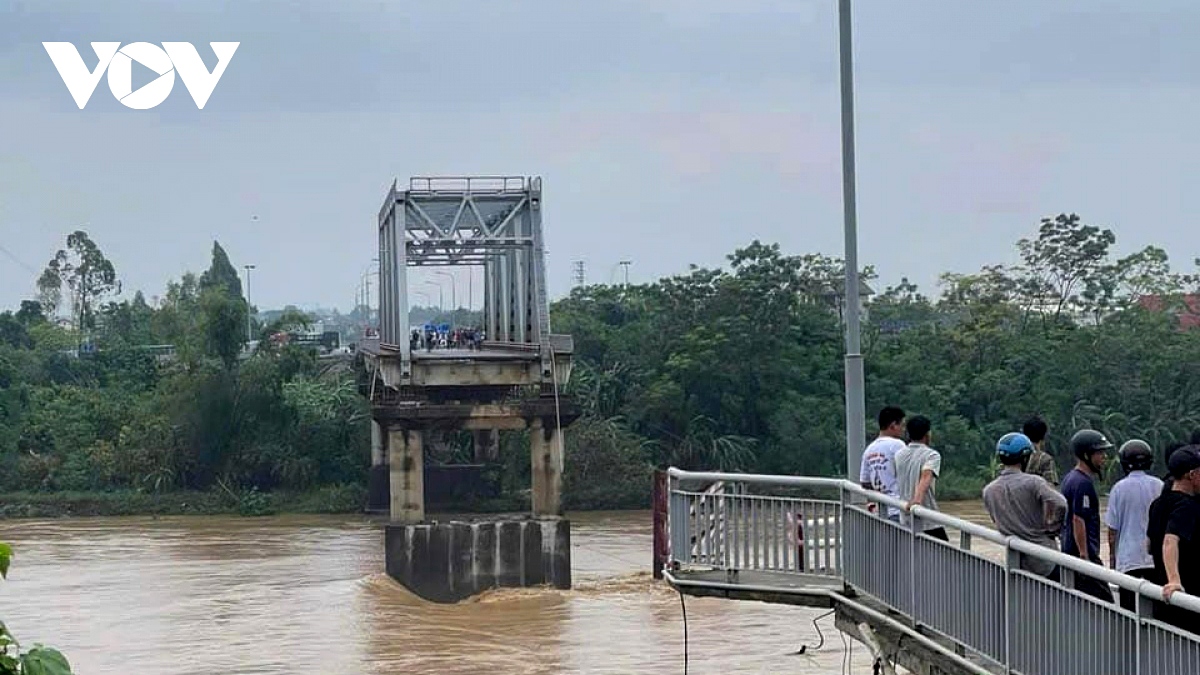 bridge collapse pm requests mobilizing forces to support rescue work picture 1