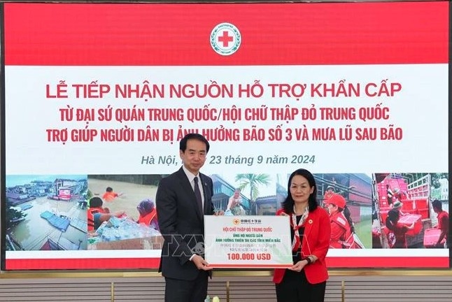 vietnam receives us 100,000 in chinese donation for typhoon yagi victims picture 1