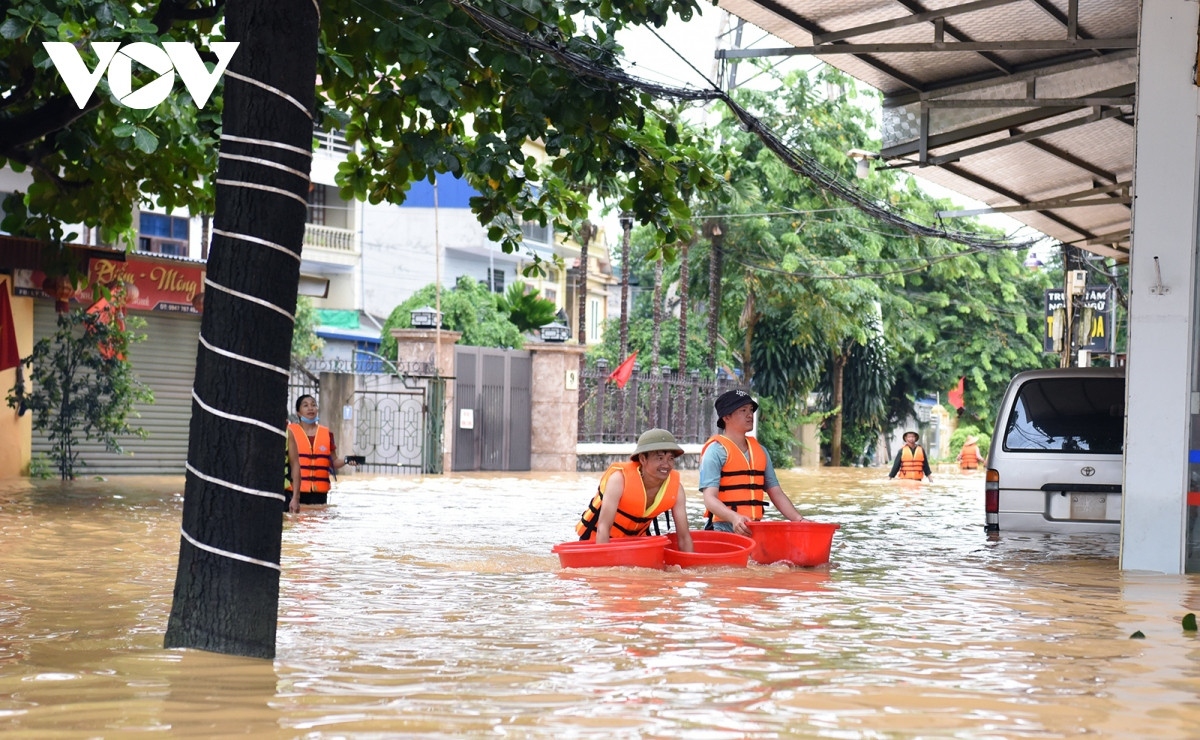 Do cuu tro cho vung lu phai biet cai dan can, phai den tan noi dan o hinh anh 2