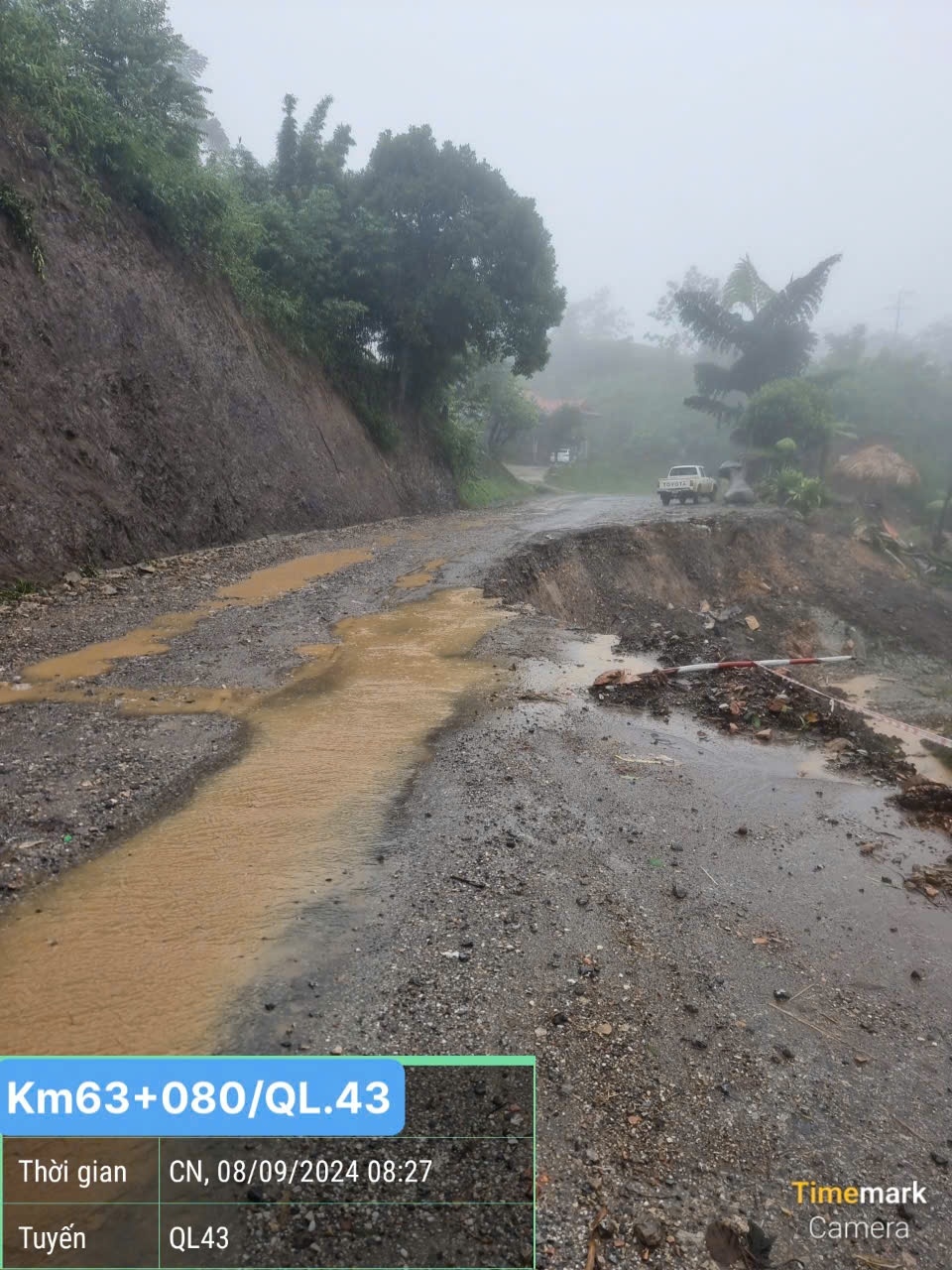 no luc khac phuc, dam bao giao thong tren cac tuyen duong o son la hinh anh 1