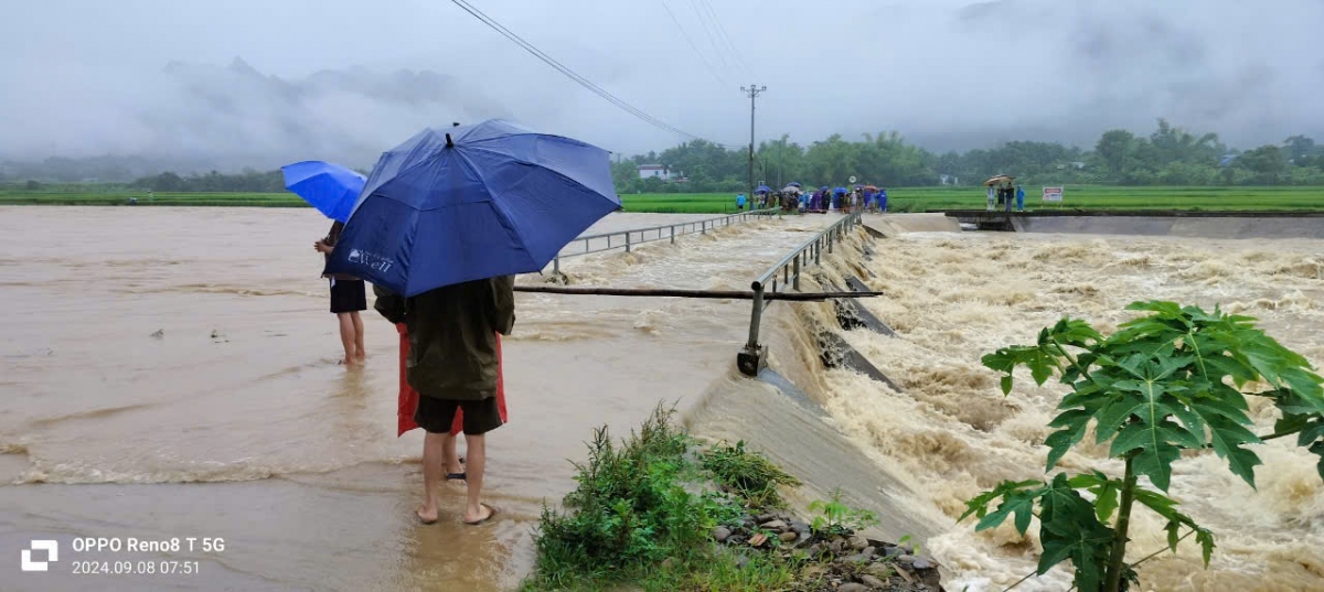 no luc khac phuc, dam bao giao thong tren cac tuyen duong o son la hinh anh 6