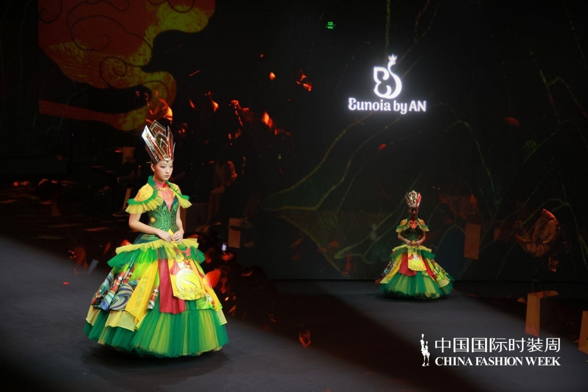 vietnamese fairytales-inspired designs hit chinese stage picture 3