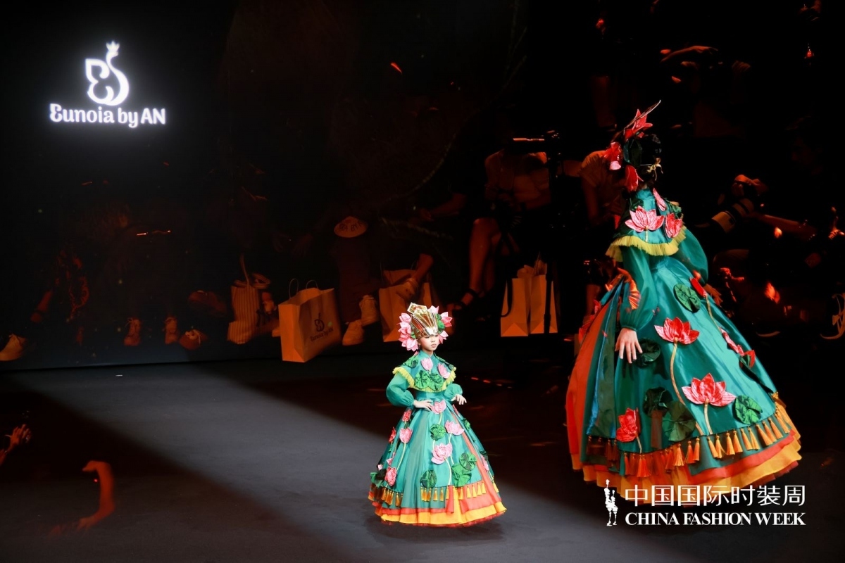 vietnamese fairytales-inspired designs hit chinese stage picture 4