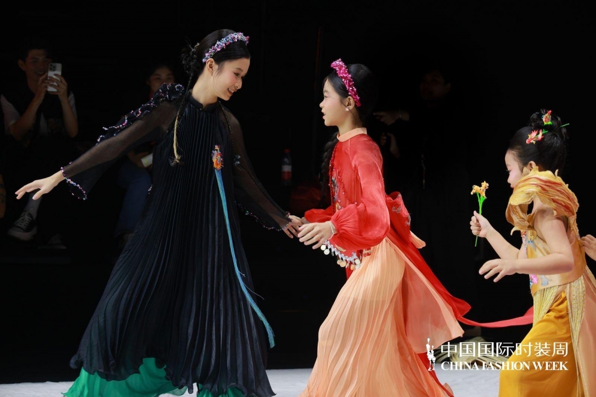 vietnamese fairytales-inspired designs hit chinese stage picture 5