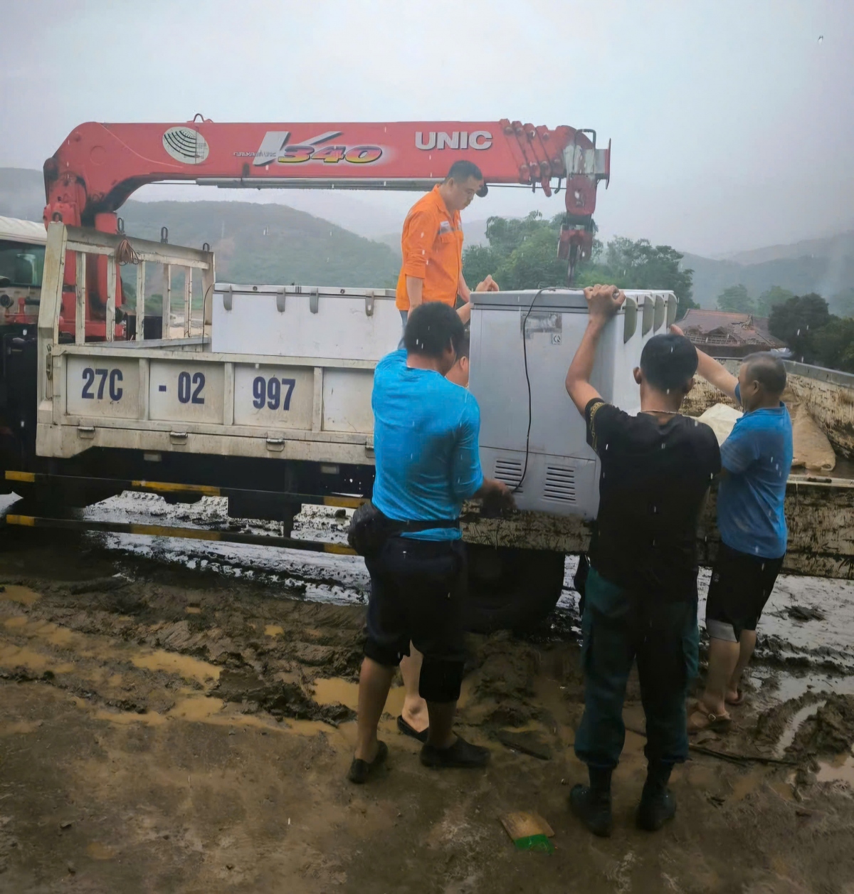 truc tiep bao so 3 dang tren dat lien quang ninh, hai phong, giat cap 16 hinh anh 235