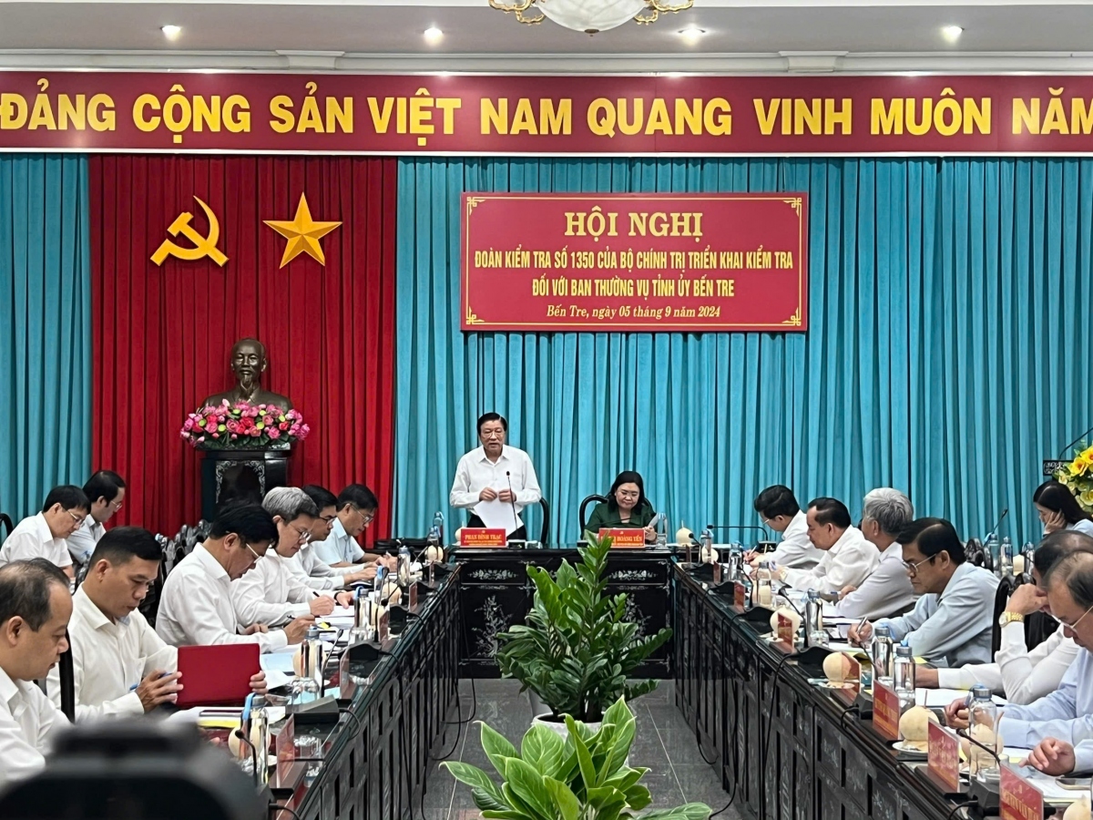 Doan kiem tra cua bo chinh tri lam viec voi ban thuong vu tinh uy ben tre hinh anh 1