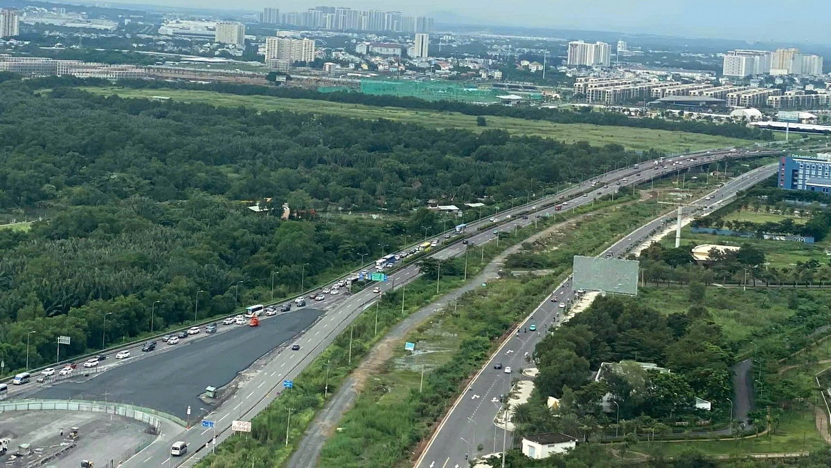 dong nguoi un un do ve tp.hcm, cac cua ngo dong nghet hinh anh 19