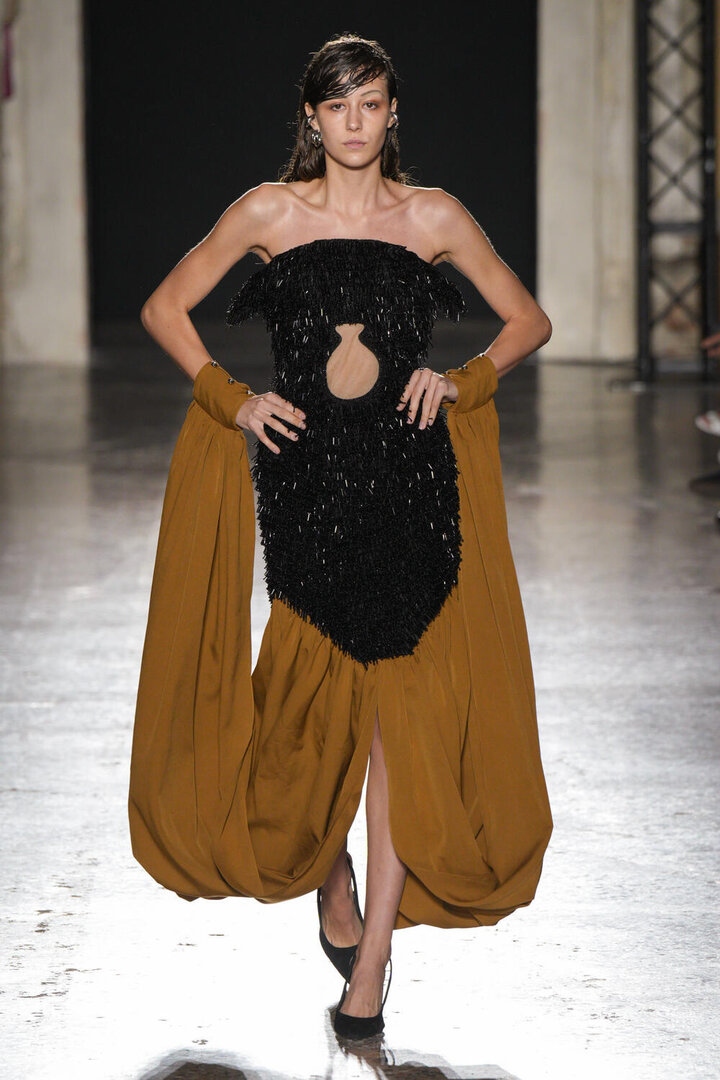 vietnamese designer makes impressive debut at milano fashion week picture 4