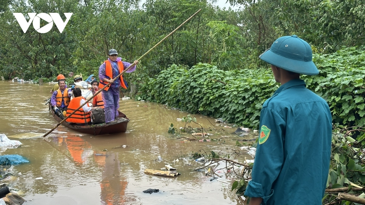 competent agencies lend a helping hand to people in yagi-hit localities picture 2