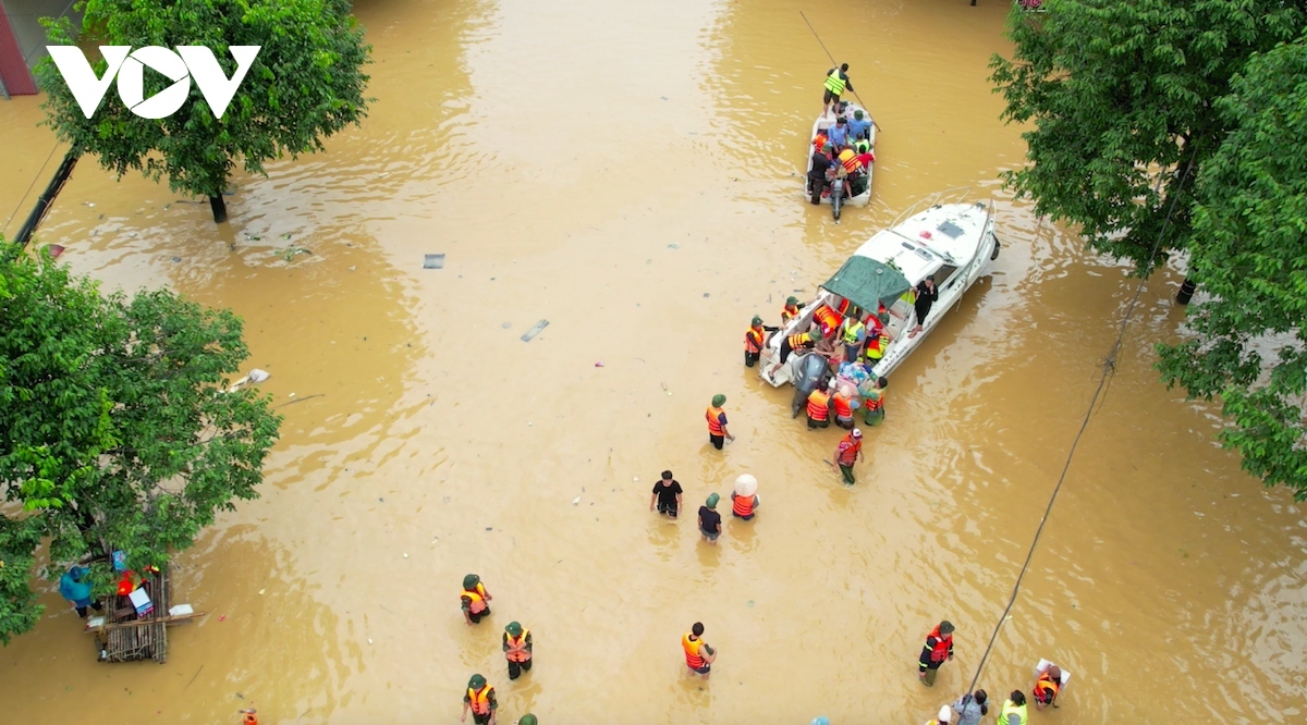 competent agencies lend a helping hand to people in yagi-hit localities picture 3