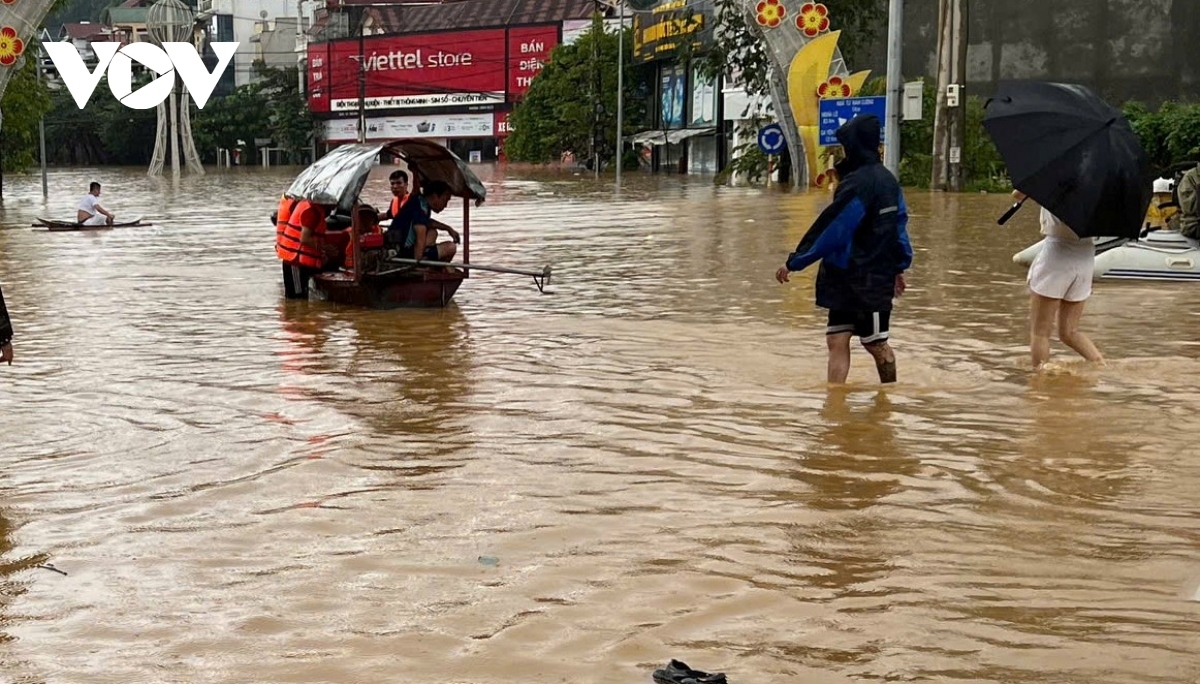 competent agencies lend a helping hand to people in yagi-hit localities picture 6