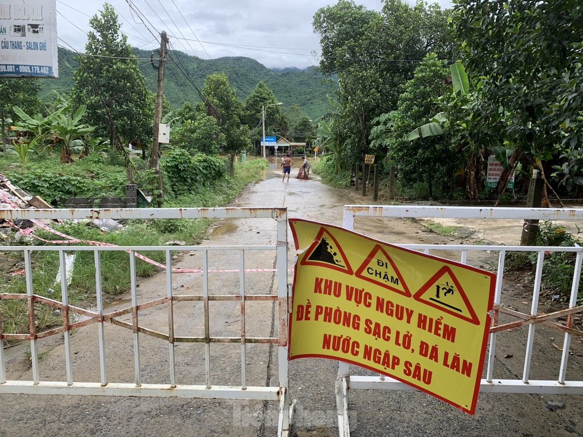 floods leave central localities deep underwater picture 10