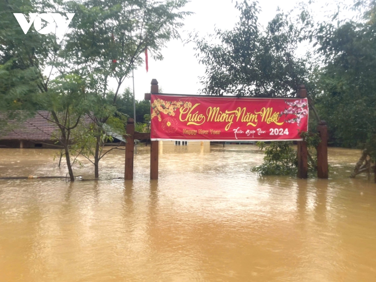 floods leave central localities deep underwater picture 1