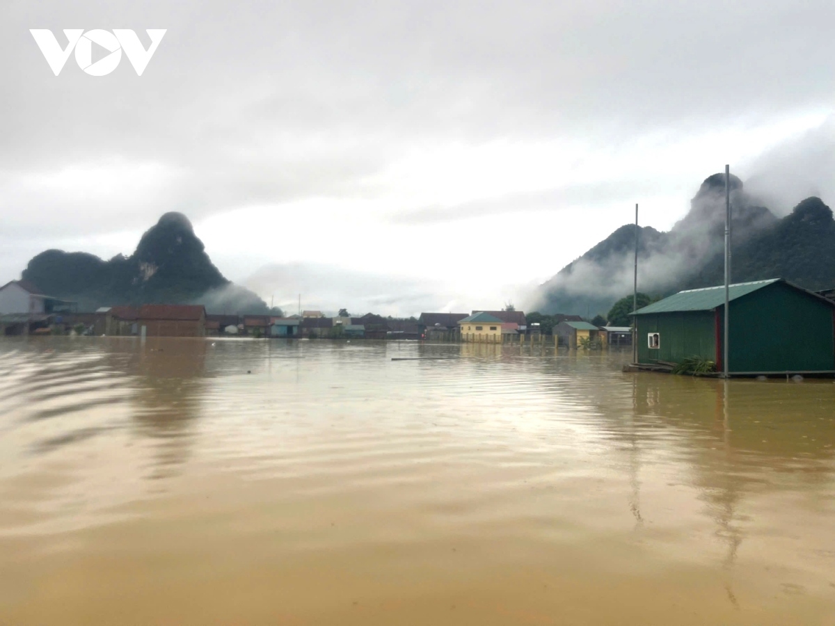 floods leave central localities deep underwater picture 2