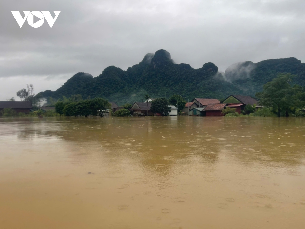 floods leave central localities deep underwater picture 4