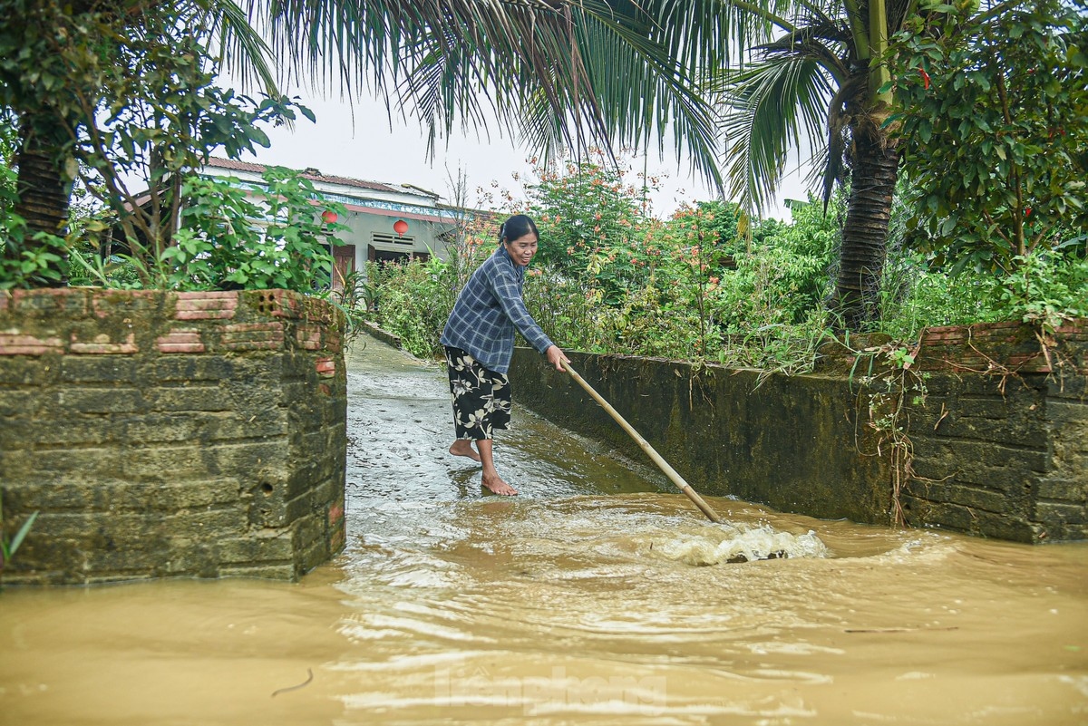 floods leave central localities deep underwater picture 8