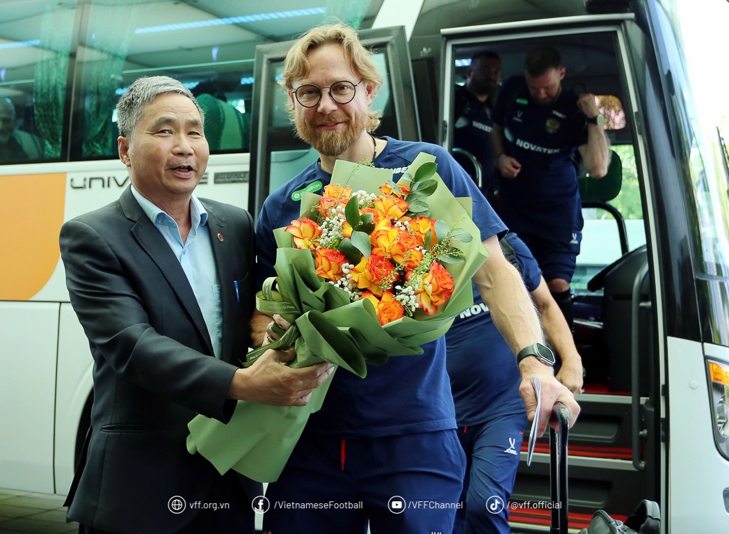 russian players arrive in hanoi for three-side friendly tournament picture 1