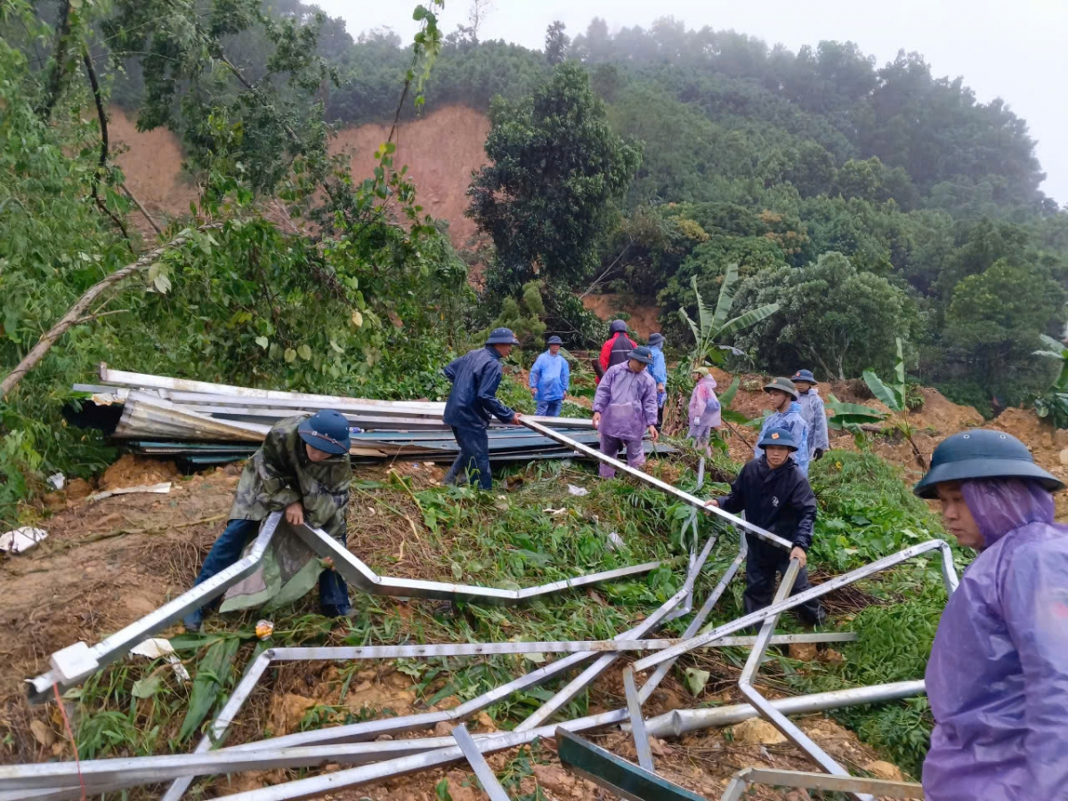 viec tim kiem cuu nan tai km49, quoc lo 2 dia ban ha giang gap nhieu kho khan hinh anh 1