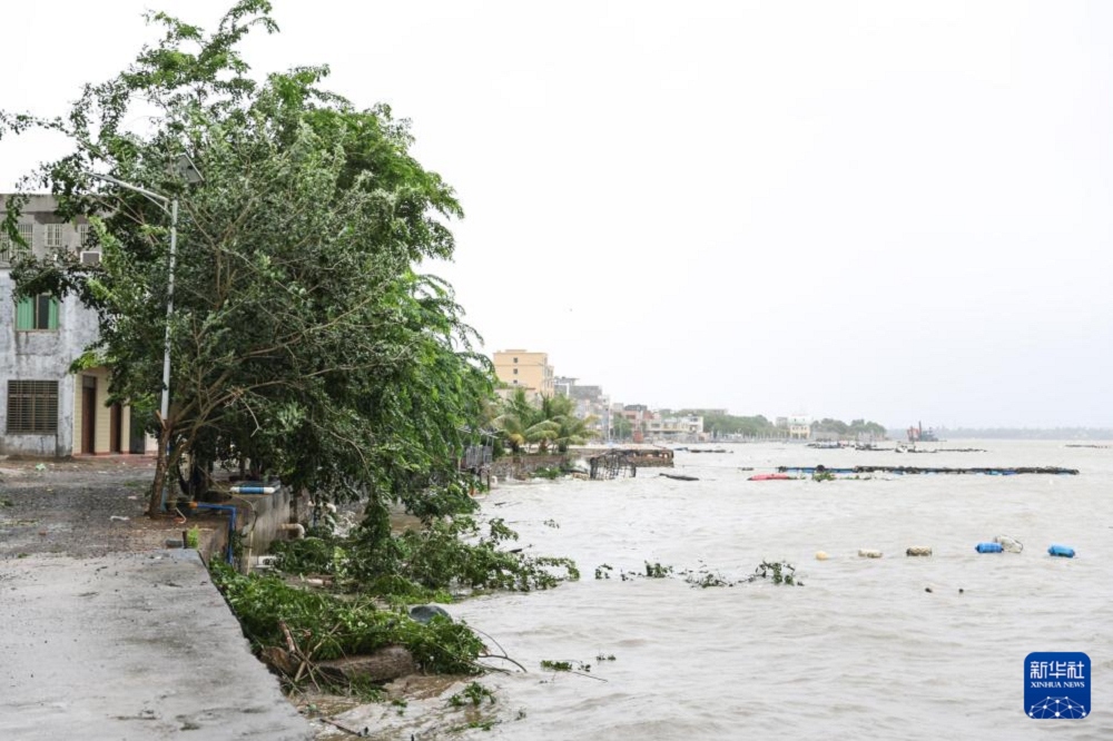 Dao hai nam trung quoc mua gio mit mu khi sieu bao yagi do bo hinh anh 3