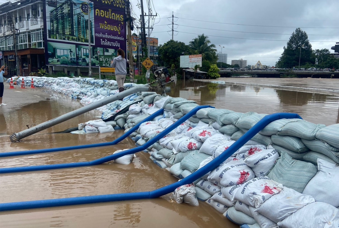 lu lien tuc tran ve chiang mai thai lan , nuoc ngap sau toi 30 50 cm hinh anh 2