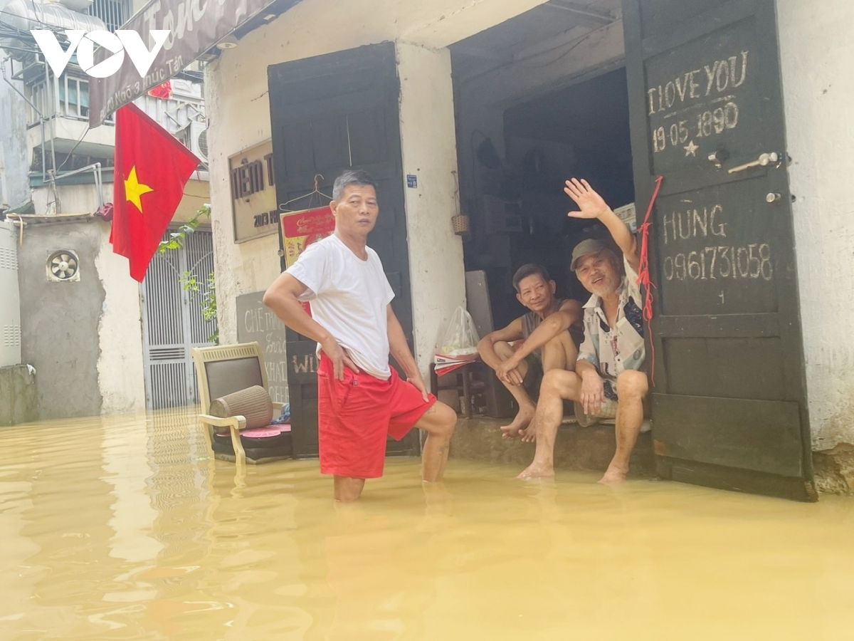 as floodwaters rise, hanoians use boats for transportation, daily activities picture 7