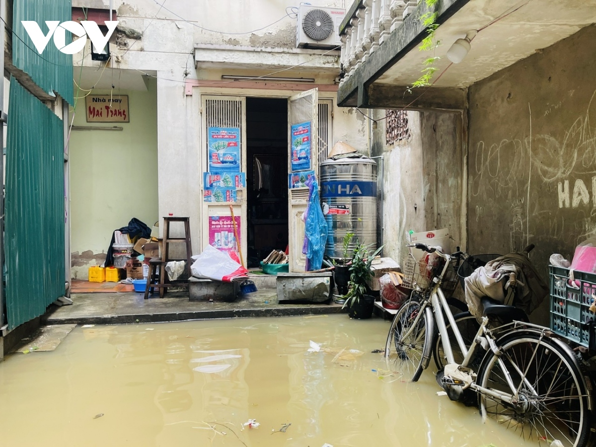 as floodwaters rise, hanoians use boats for transportation, daily activities picture 10