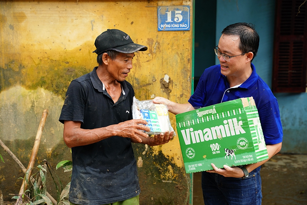 vinamilk tiep tuc ho tro nguoi dan sau bao lu hinh anh 16