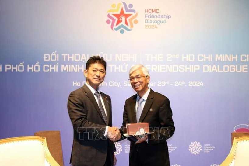 hcm city leader hosts japanese vice foreign minister picture 1