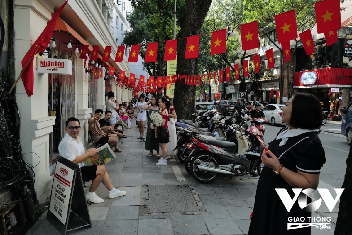 co do sao vang ruc ro trong nang mua thu ha noi hinh anh 8