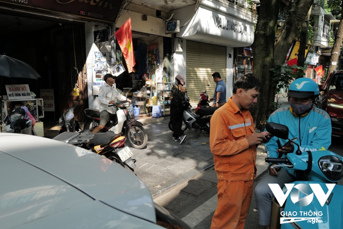 co do sao vang ruc ro trong nang mua thu ha noi hinh anh 9