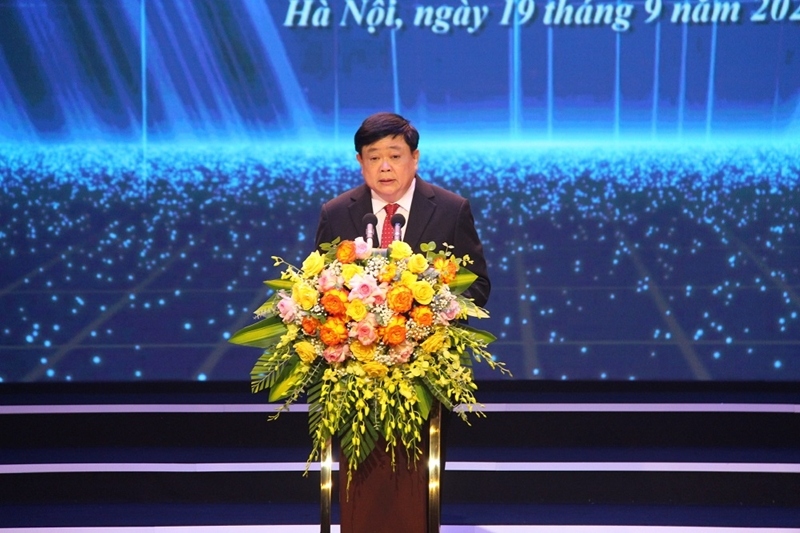 vov duoc tang thuong ve ly luan, phe binh van hoc, nghe thuat xuat ban hinh anh 1