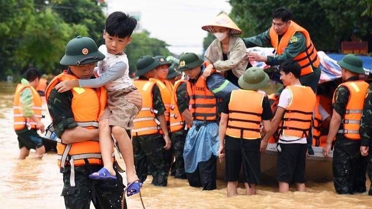 Quân đội thể hiện trách nhiệm, tình cảm với nhân dân trong ứng phó thiên tai