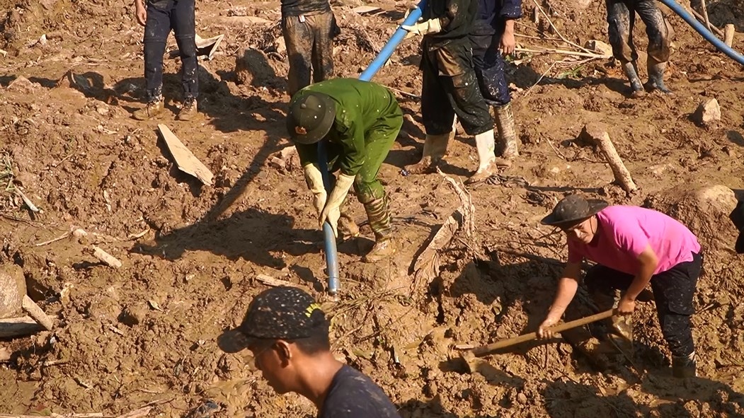 luc luong tinh nguyen vien dac biet vuot ngan cay so den vung lu nam tong hinh anh 3