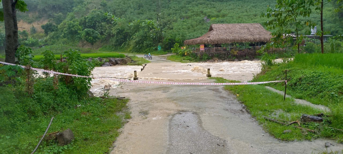 no luc khac phuc, dam bao giao thong tren cac tuyen duong o son la hinh anh 7