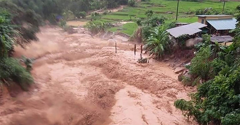 canh bao lu quet, sat lo dat do mua lu tu thanh hoa den quang ngai va kon tum hinh anh 1