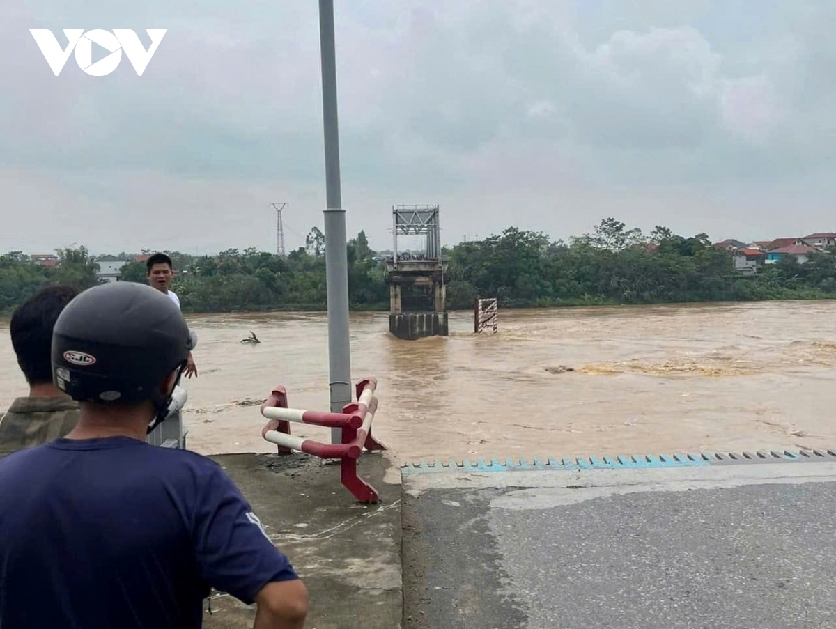 bridge collapse update first five rescued, search operations underway picture 1