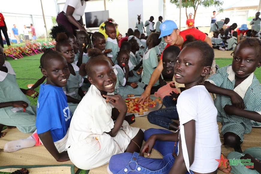 vietnamese peacekeepers hold mid-autumn festival for children in abyei picture 4