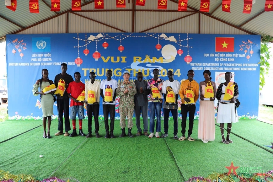 vietnamese peacekeepers hold mid-autumn festival for children in abyei picture 7