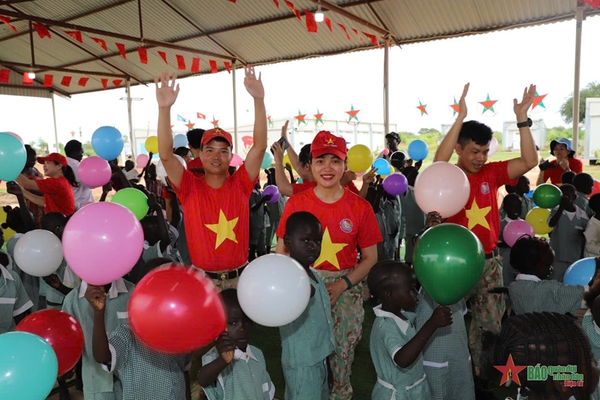 vietnamese peacekeepers hold mid-autumn festival for children in abyei picture 8