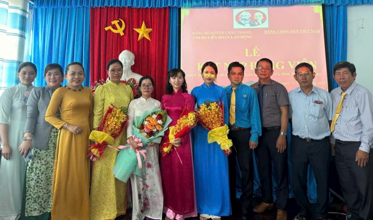 Tiền Giang: Kết nạp gần 120 đảng viên ở lĩnh vực kinh tế tư nhân