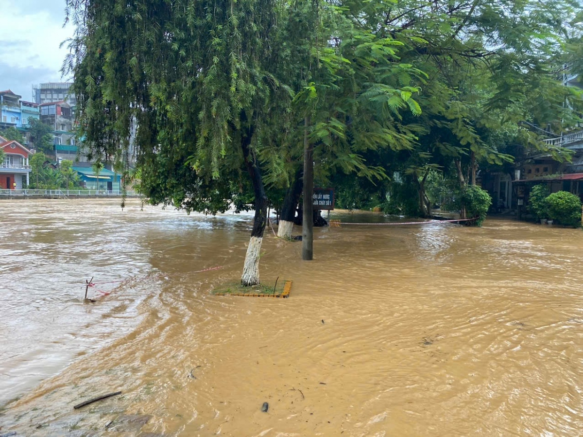 hang ngan ho dan o cao bang, bac kan bi anh huong do lu hinh anh 1