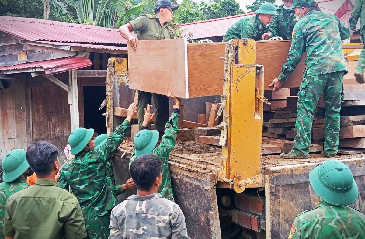 Quảng Nam di dời nhà cửa, tài sản người dân làng sạt lở đến nơi ở tạm