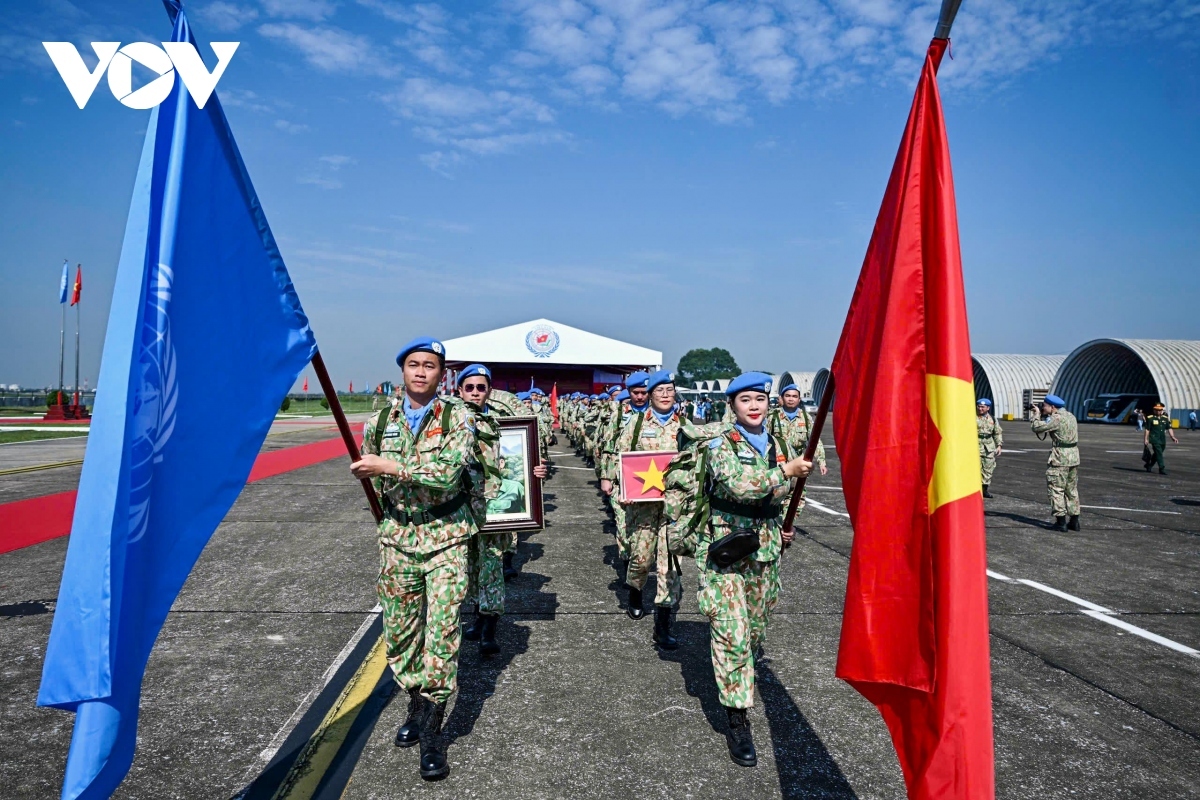 send-off ceremony for 247 vietnamese officers to un peacekeeping missions picture 11