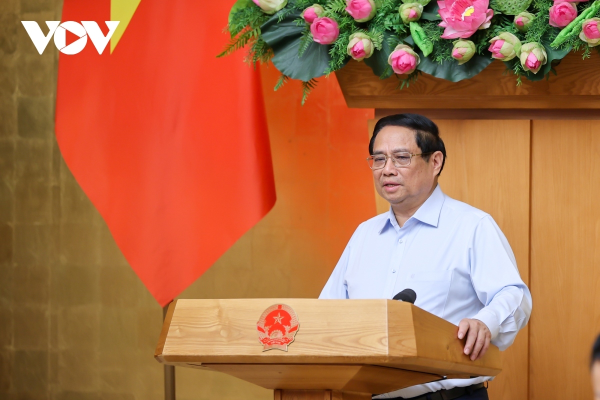 pm chinh chairs government s monthly law-making session picture 2