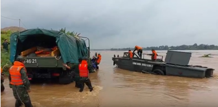 cap nhat dung leu da chien, tim kiem nan nhan mat tich vu sap cau phong chau hinh anh 24