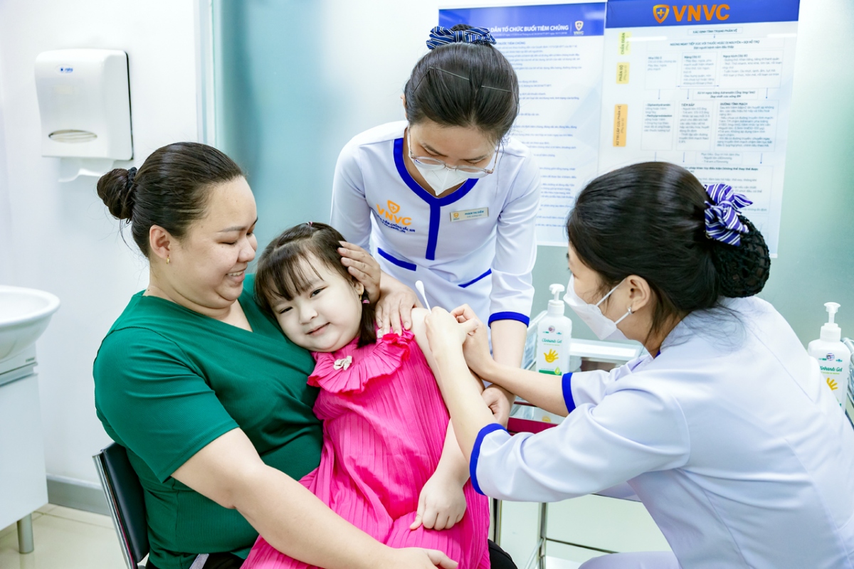 vnvc trien khai tiem dau tien vaccine sot xuat huyet cho nguoi dan viet nam hinh anh 2