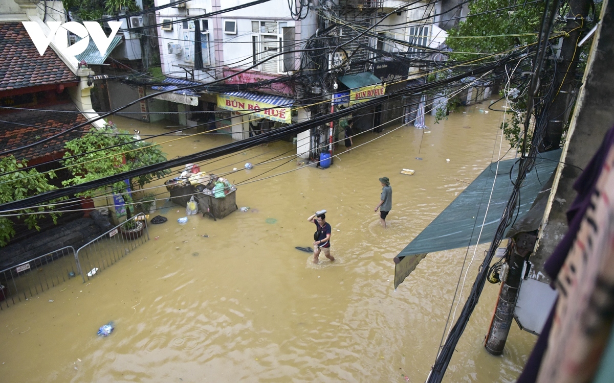 thousands of northern residents scramble amid severe flooding picture 1